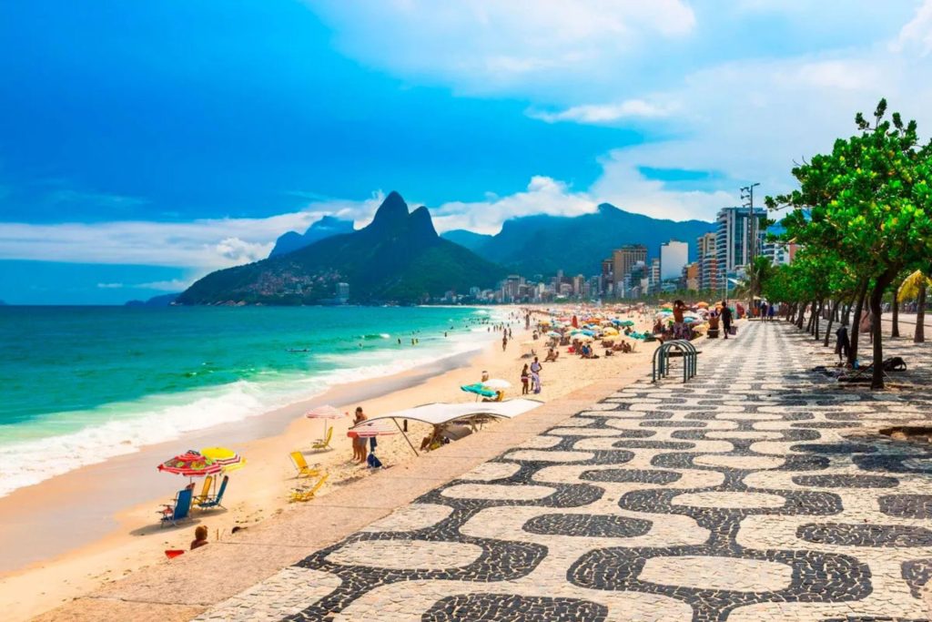 Vista a la playa de Ipanema en Río de Janeiro, Brasil