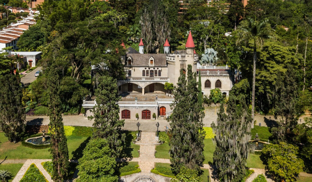 Museo El Castillo y sus jardines