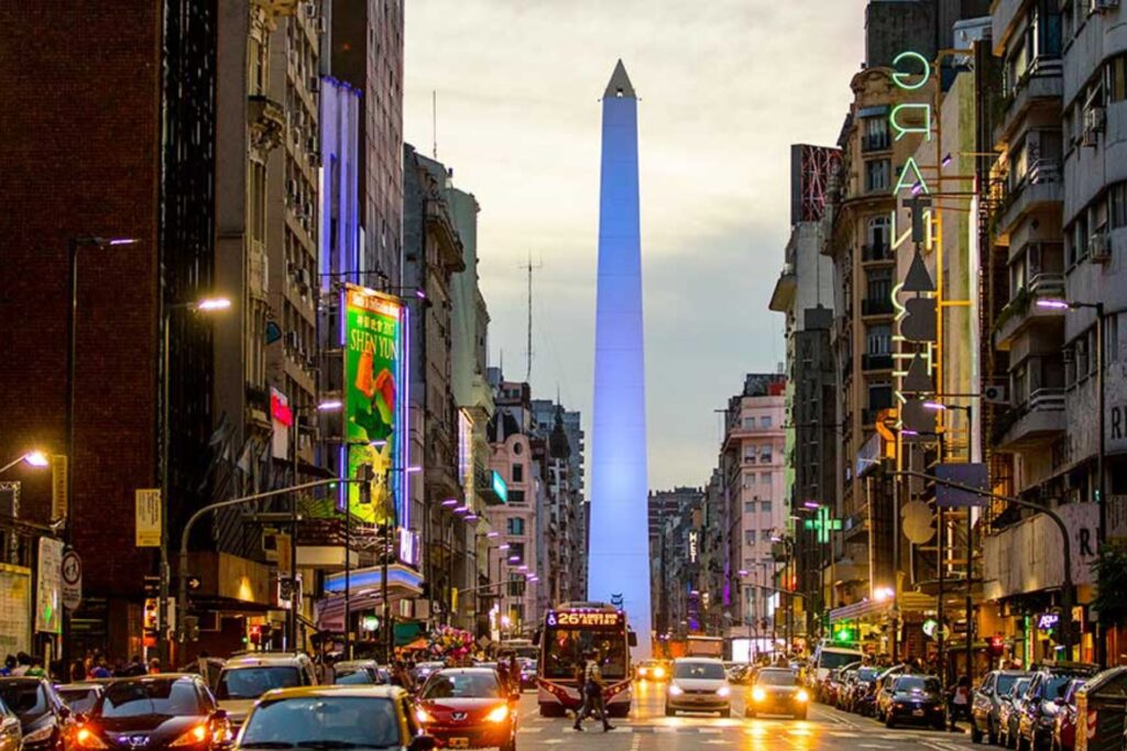 Obelisco y avenida 9 de Julio en Buenos Aires