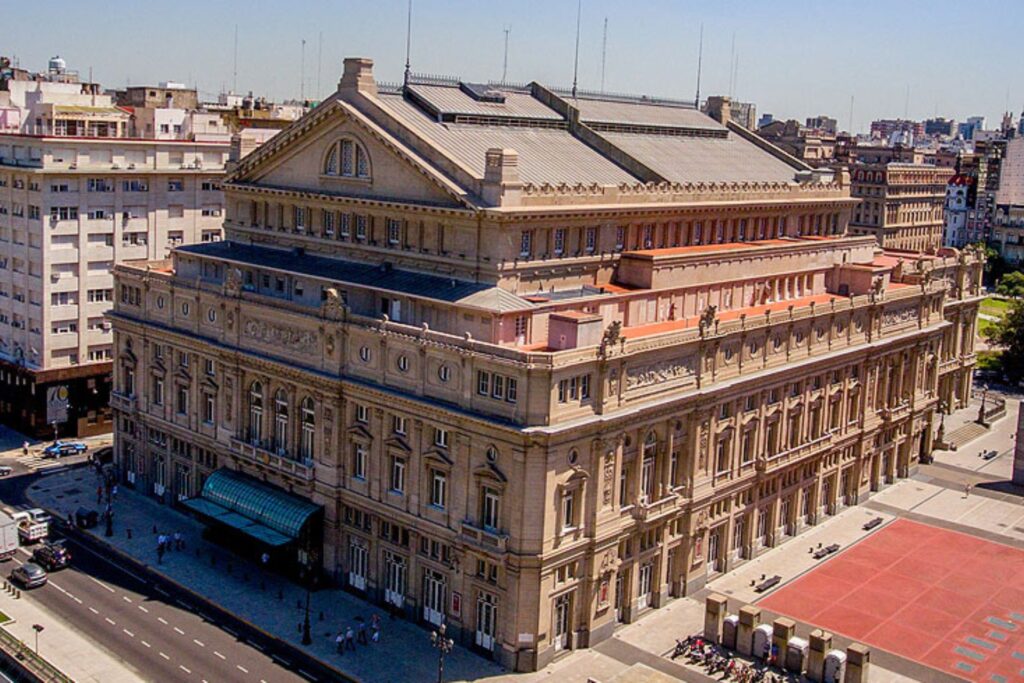 Vista exterior del Teatro Colón de Buenos Aires