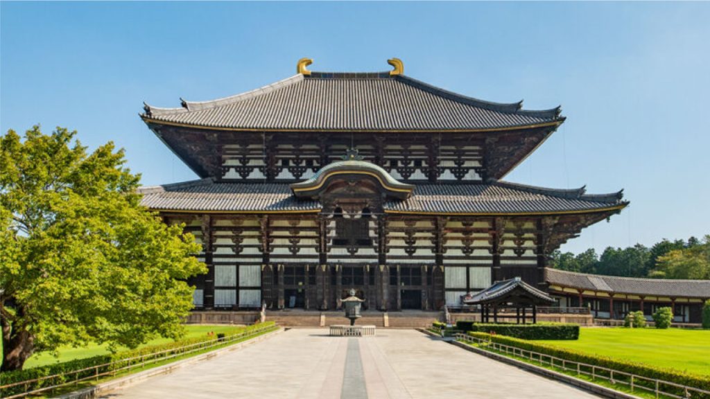 Vista exterior del Gran Salón de Buda en el templo Todaiji