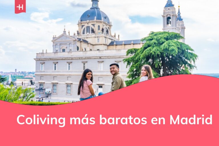 coliving asequibles en Madrid - Nómadas digitales frente a la catedral de la Almudena