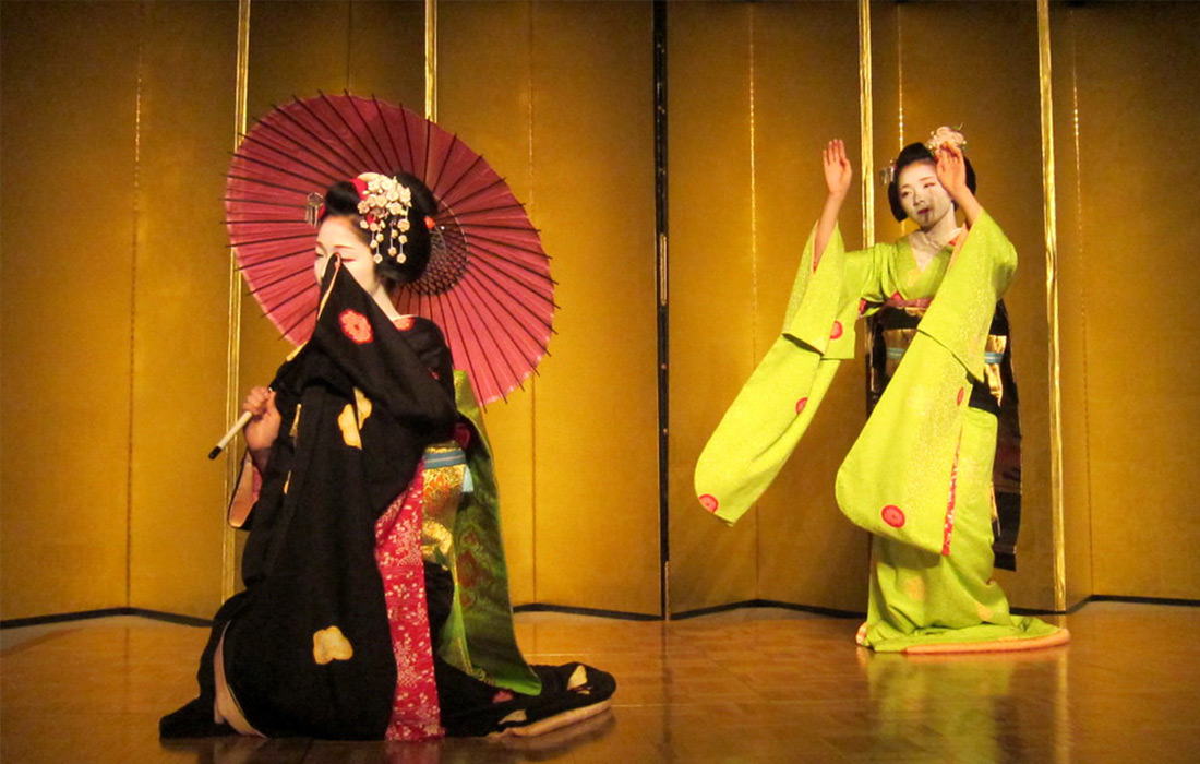 Baile con kimono furisode