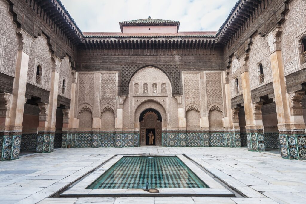 Patio central de la Madraza de Ben Youssef en Marrakech