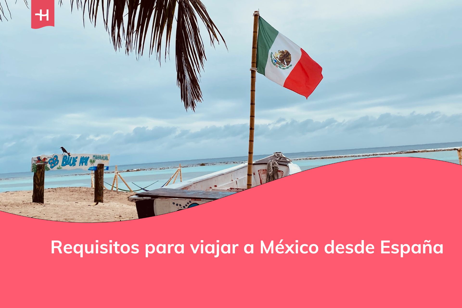 Requisitos entrar a Mexico para viajeros de España. Bandera mexicana en playa de México.