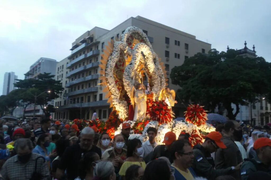 Procesión de Semana Santa en Ouro Preto, Brasil. 