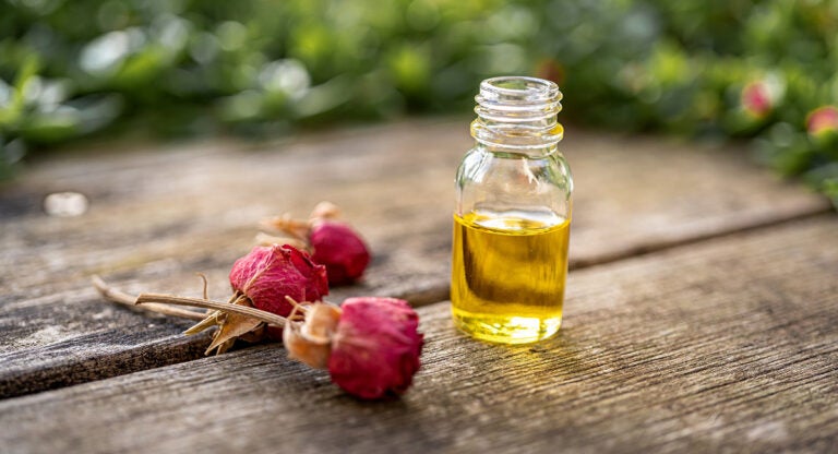 Aceite de rosa de Damasco