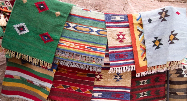 Alfombra beduina tejida a mano