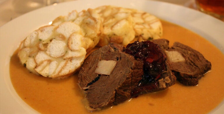 Svíčková, plato icónico de la cocina checa