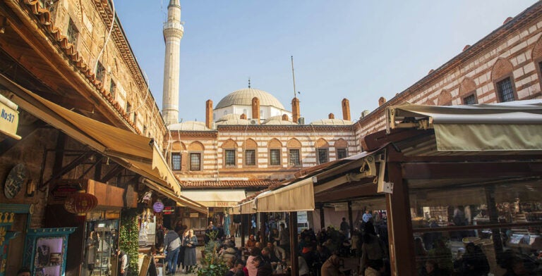 Bazar de Kemeralti, uno de los mercados más antiguos de Esmirna
