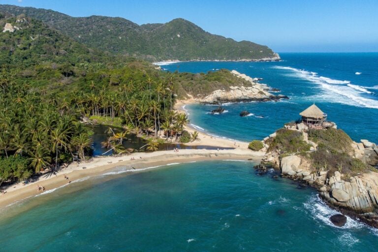 Vista aérea de Cabo San Juan, una de las playas vírgenes de Colombia.