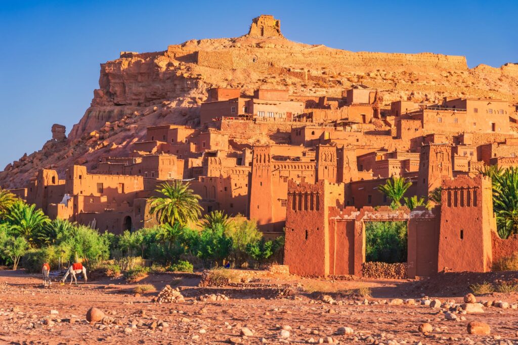 Kasbah de Ait Benhaddou iluminada por el sol.