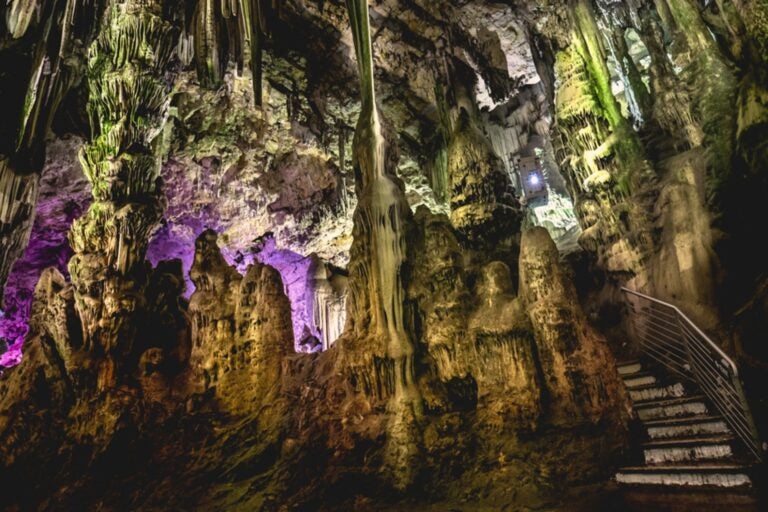 En la cueva San Miguel podrás conocer el pasado militar de Gibraltar
