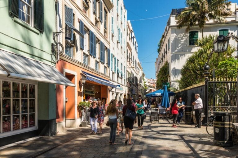 Main Street, el corazón comercial de Gibraltar.