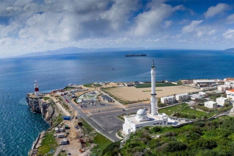 Faro en Punta de Europa, Gibraltar.