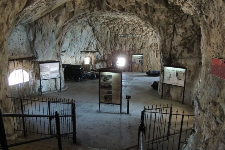Túneles del Gran Asedio en Gibraltar.