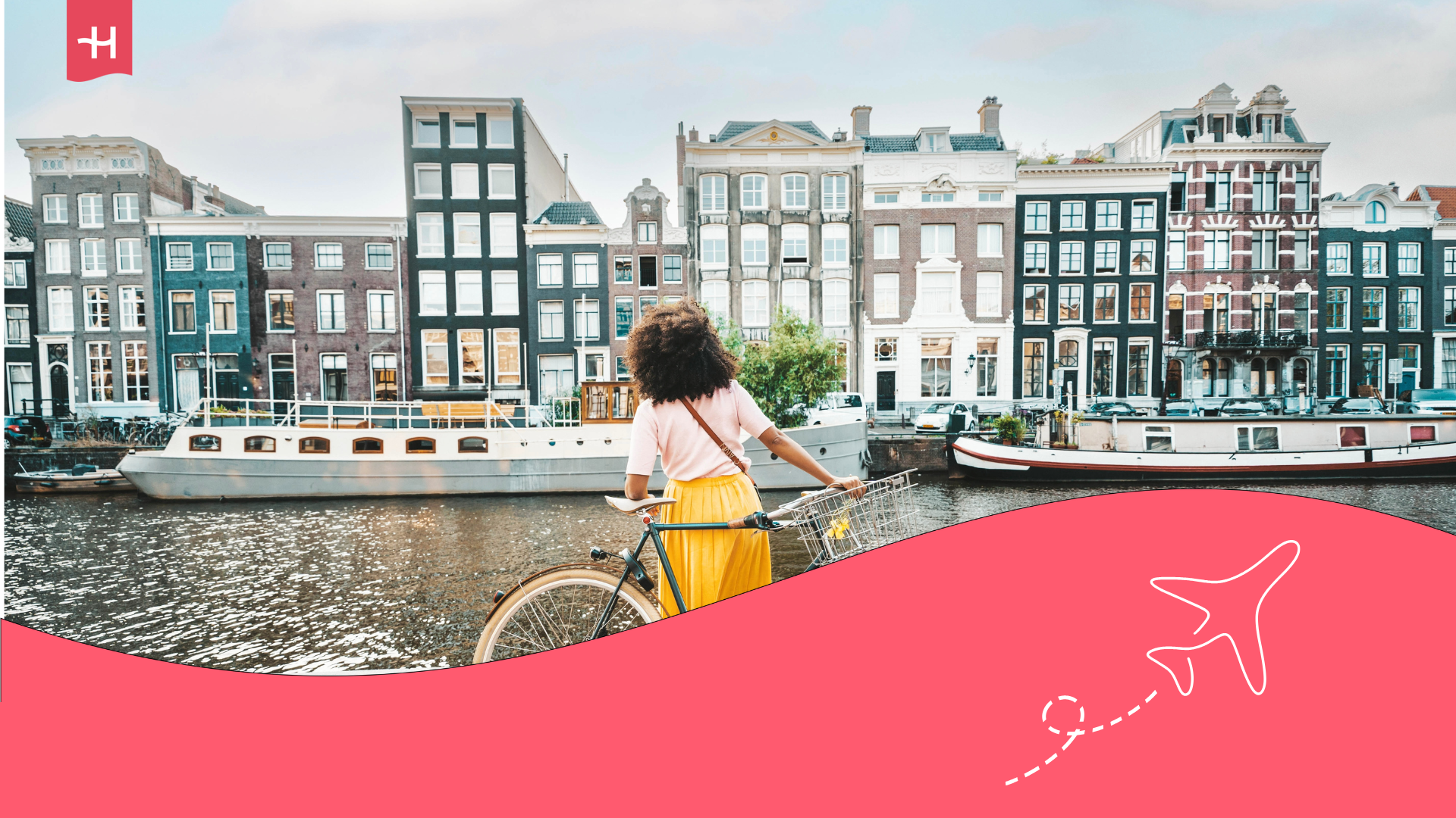 vivir en Holanda calle de Ámsterdam con una bicicleta y canal
