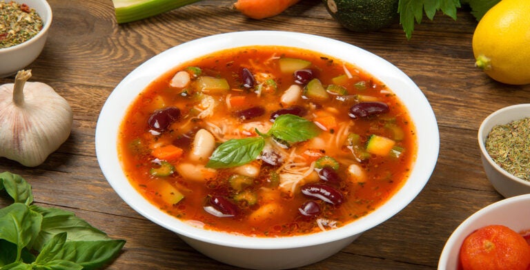 Sopa minestrone, plato italiano típico