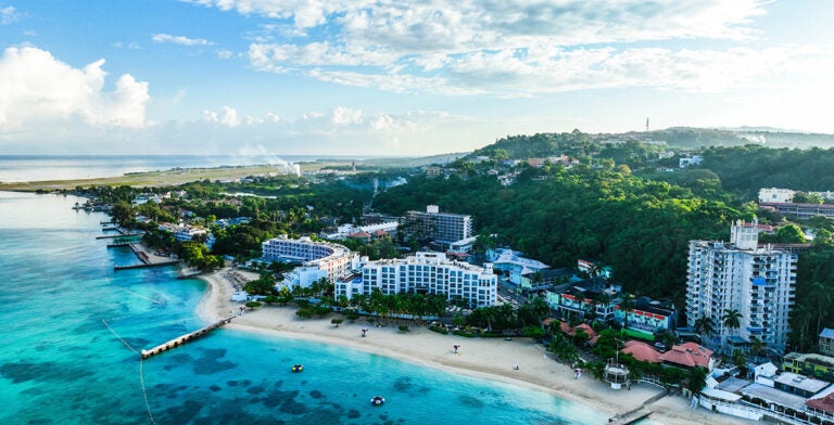 Vista aérea de la bahía de Montego