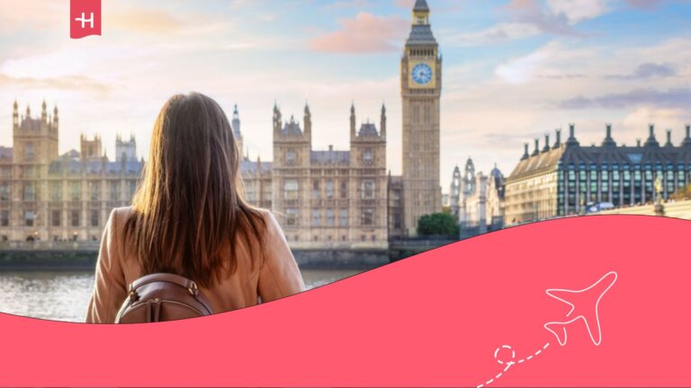 Chica de espaldas admirando el Big Ben en Londres.