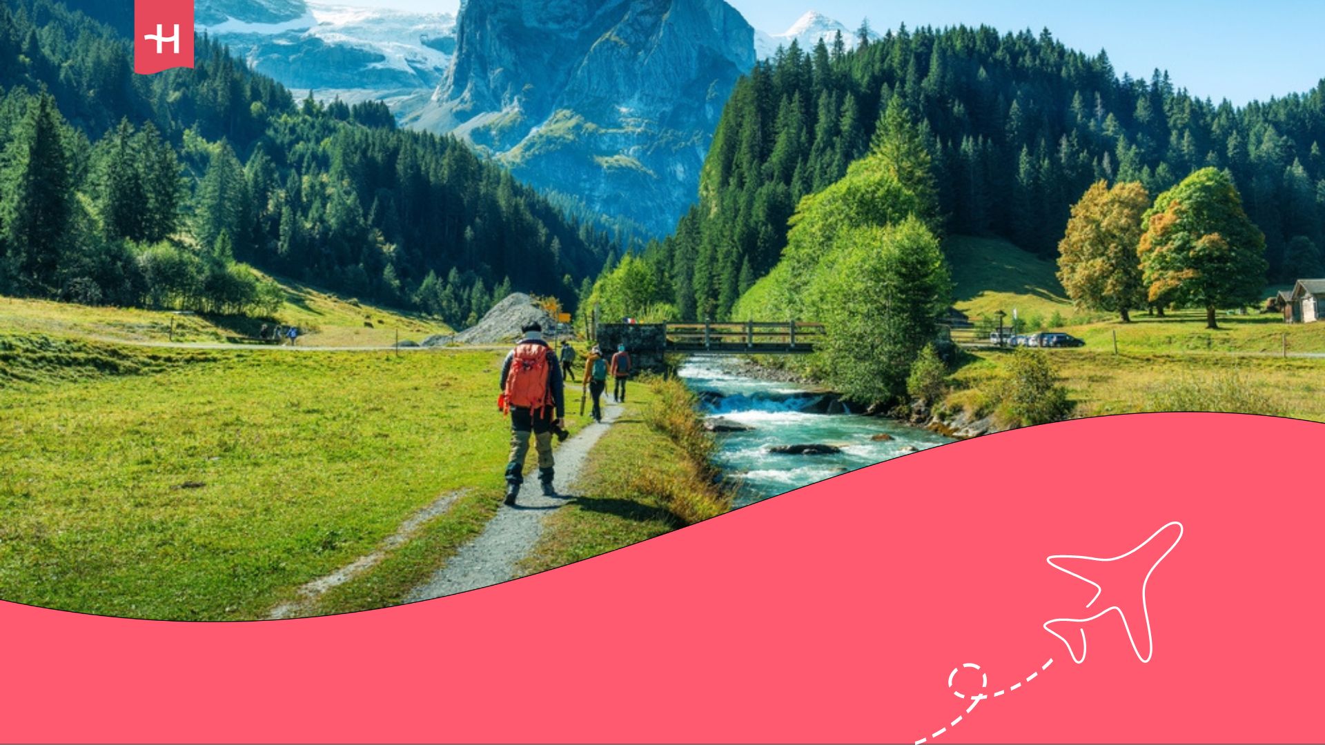 Paisaje de los Alpes suizos y un turista caminando.