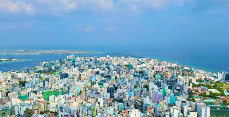 Vista aérea de la capital de Maldivas, Malé