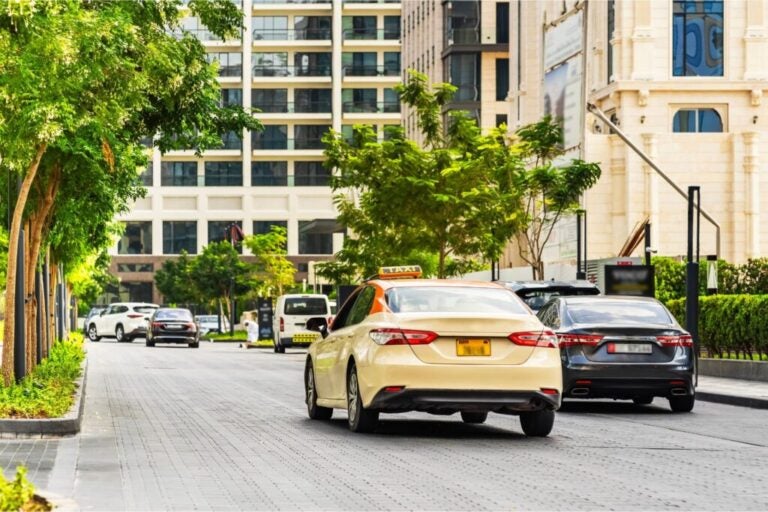 Cómo Moverse por Dubái en Taxi