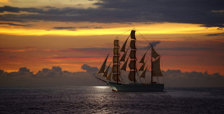 Atardecer anaranjado en Playa de Los Muertos.