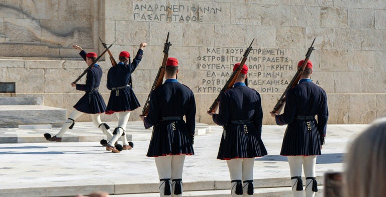 Cambio de guardia en la plaza Sintagma