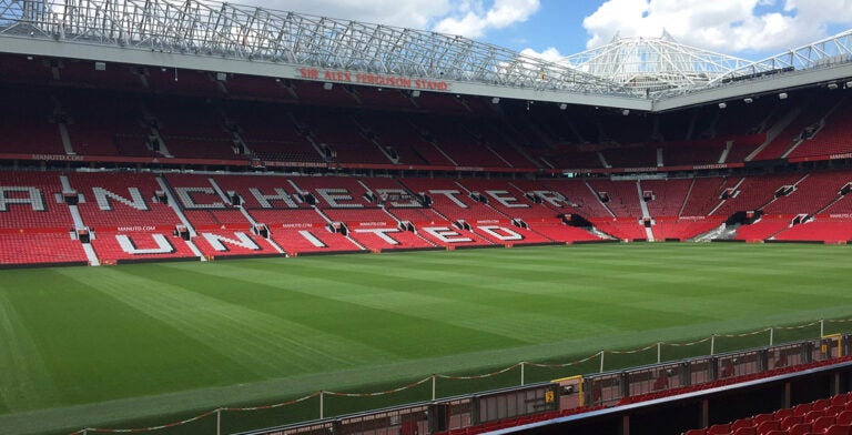 Campo de juego de Old Trafford en Mánchester