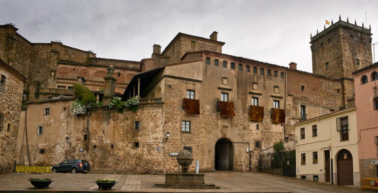 Fachada del palacio de Mirabel