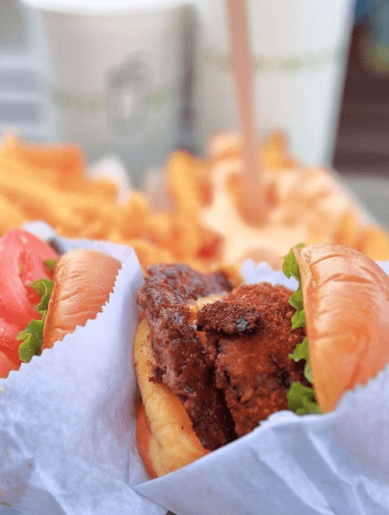 Shake Shack ofrece hamburguesas y sándwiches de calidad para una comida rápida.