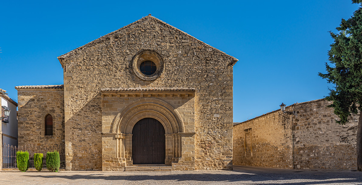 Iglesia de Santa Cruz en el casco antiguo de Baeza