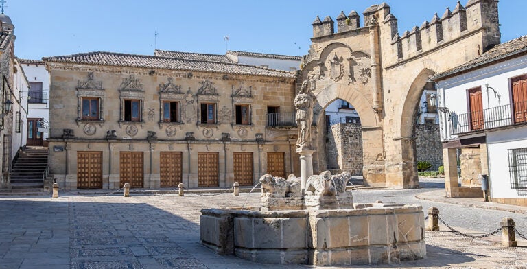 Plaza del Pópulo y fuente de los leones