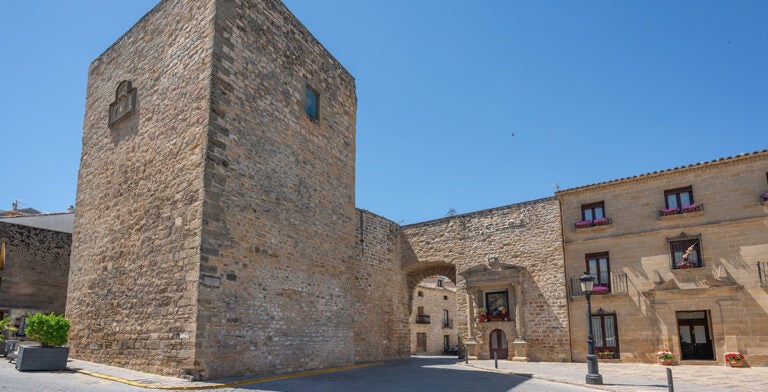 Torre Baeza (Torreón) y Puerta de Úbeda