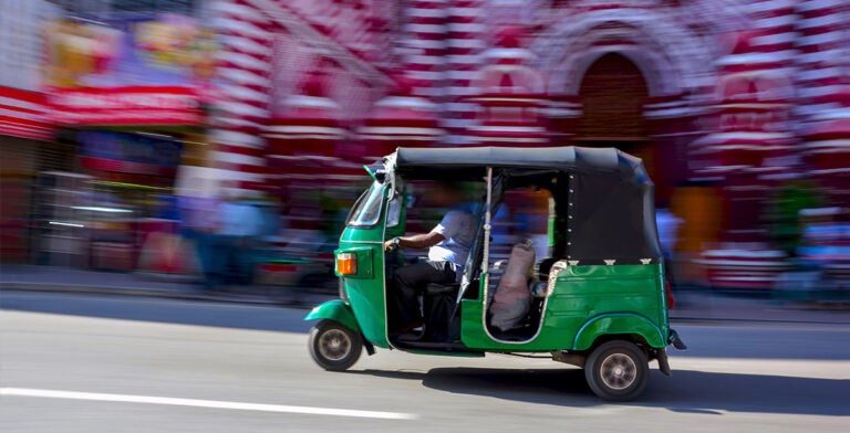 Tuk tuk en Pettah, uno de los barrios más populares que ver en Colombo