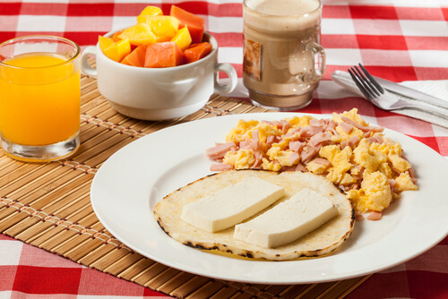 Desayunar arepas en Medellín