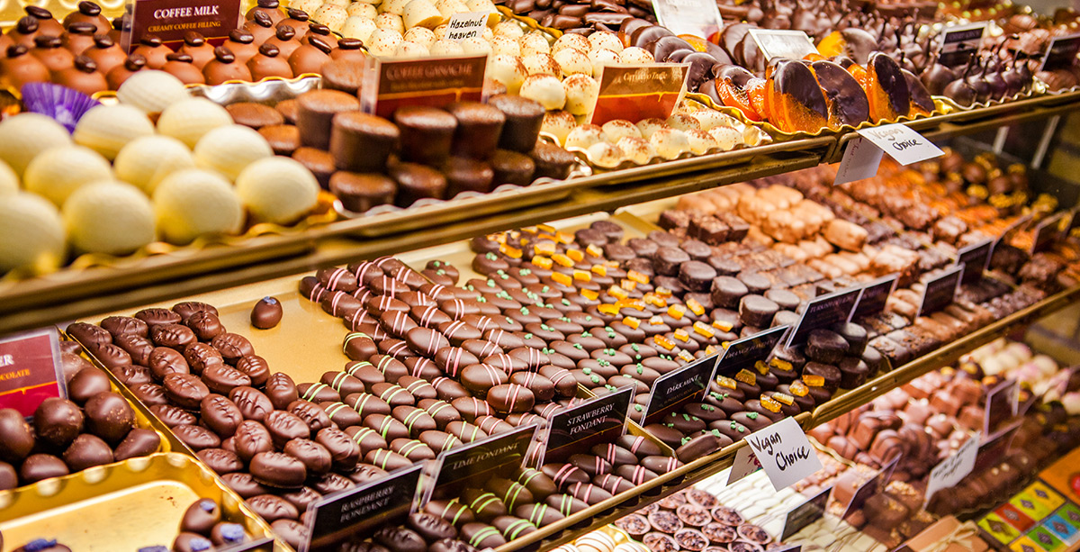 Vitrina con diferentes variedades de chocolates en el Mercado Inglés de Cork