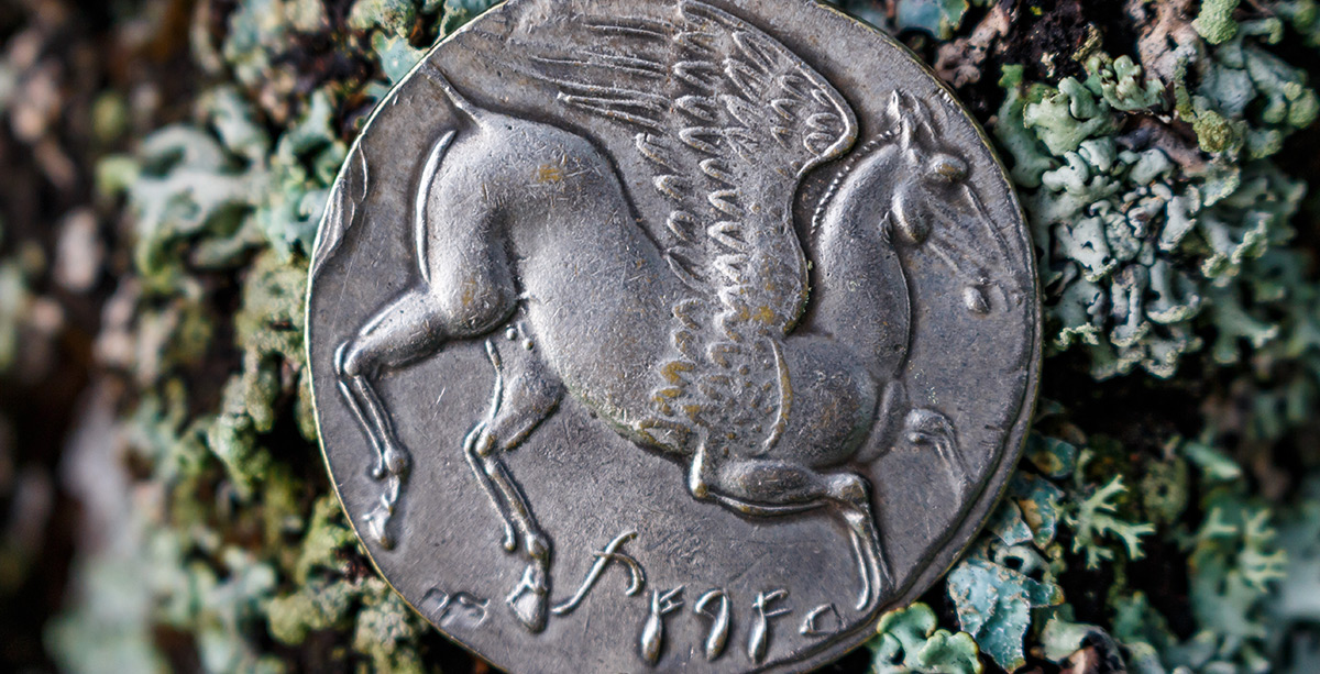 Réplica de la antigua moneda griega de dracma