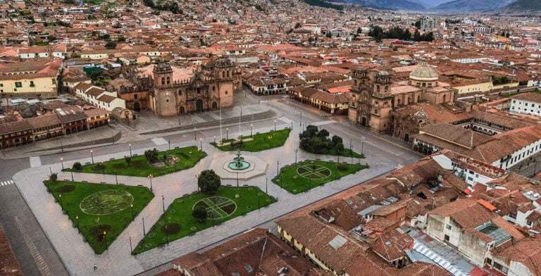 Vista aérea de la plaza de Armas en Cusco, Perú