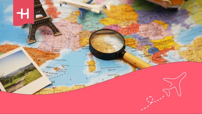 Mapa del mundo con una lupa