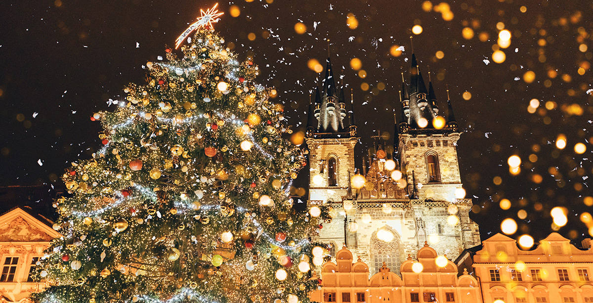 Árbol de Navidad en la plaza de la Ciudad Vieja, Praga
