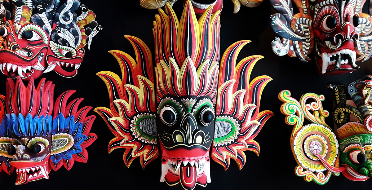 Máscaras de madera tradicionales en Sri Lanka