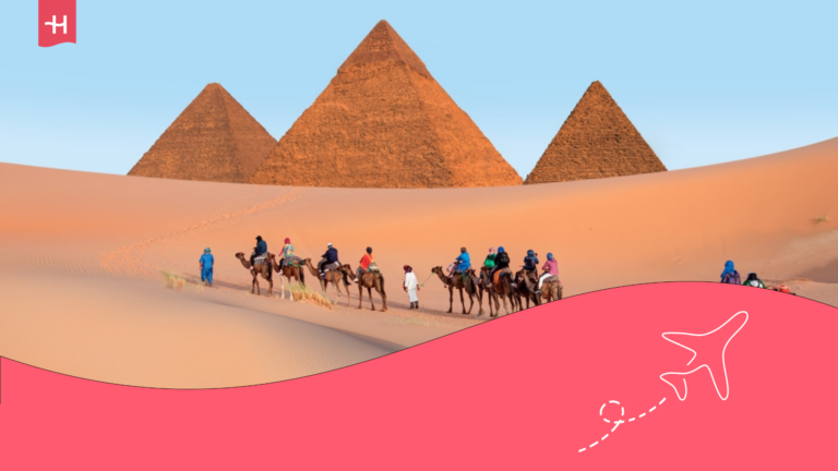 Te mostramos los mejores seguros de viaje para Egipto. En la imagen las pirámides.