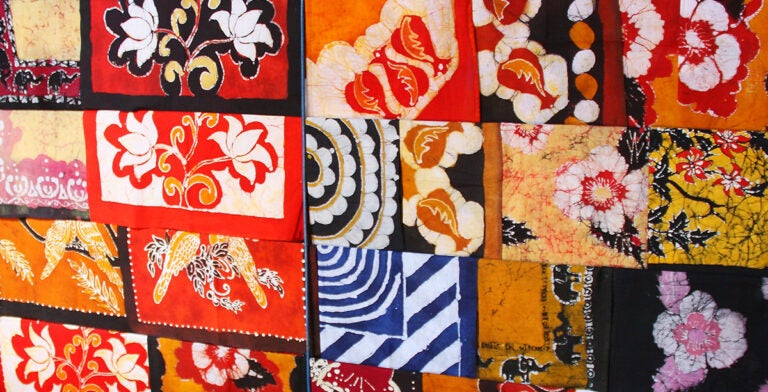 Telas batik, un souvenir típico que comprar en Sri Lanka