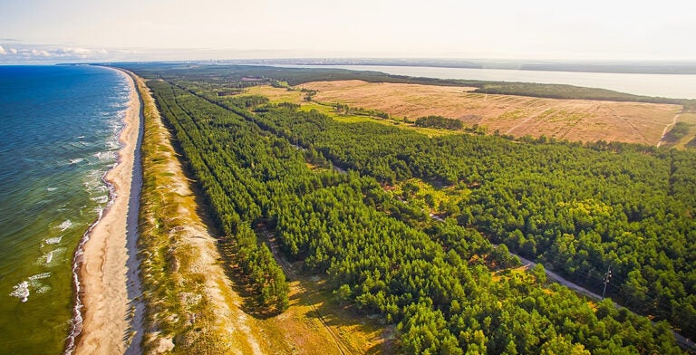 Vista del istmo de Curlandia