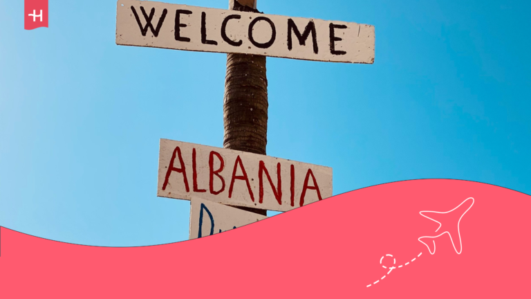 imagen de portada con dos tablas de madera de welcome Albania