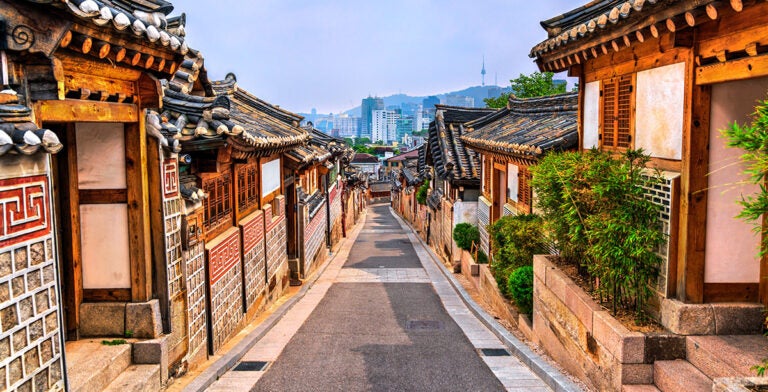 Calles de la aldea Bukchon Hanok, Seúl