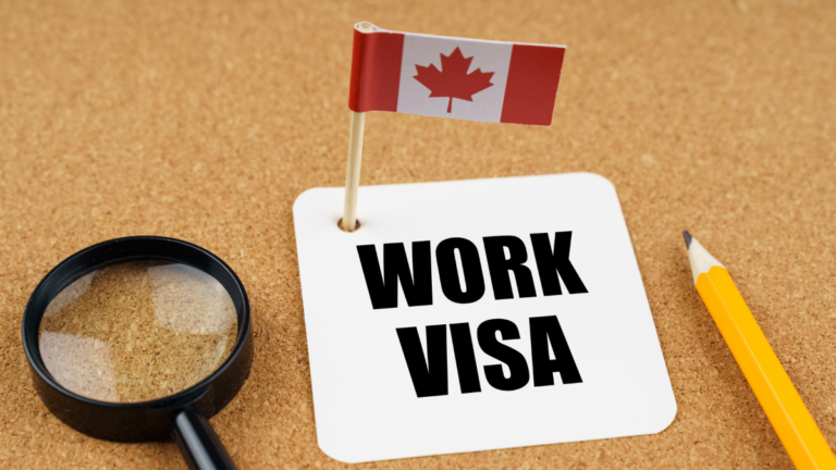 Imagen sobre la visa de trabajo con la bandera de Canadá.