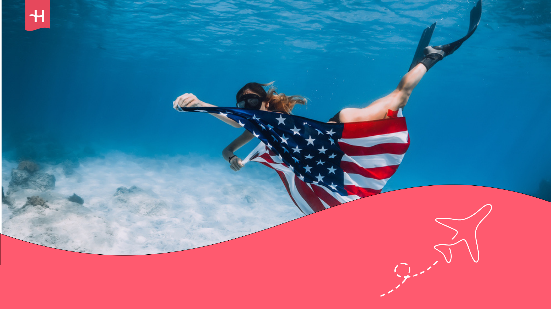 Mujer con la bandera de Estados Unidos haciendo buceo en Miami.